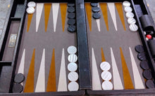 Jogo de Gamão PRO - 44.5mm checkers - Cód. PRO-46PR/BR - Cinza x Castanho/Branco